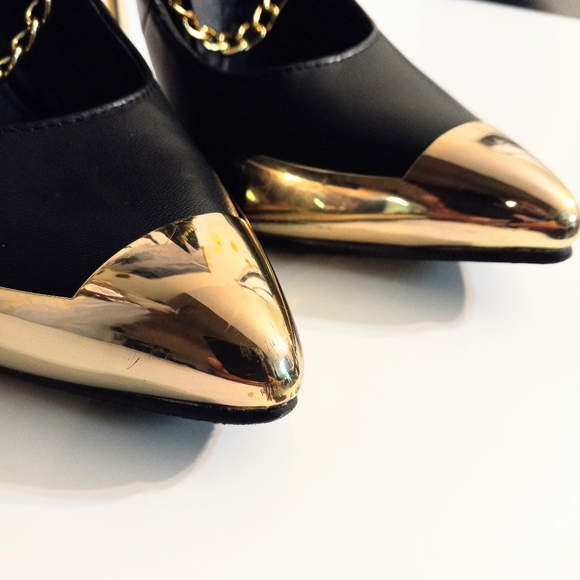 Wild Rose Black & Gold Faux Leather Stilettos Size 8 - Picture 5 of 10